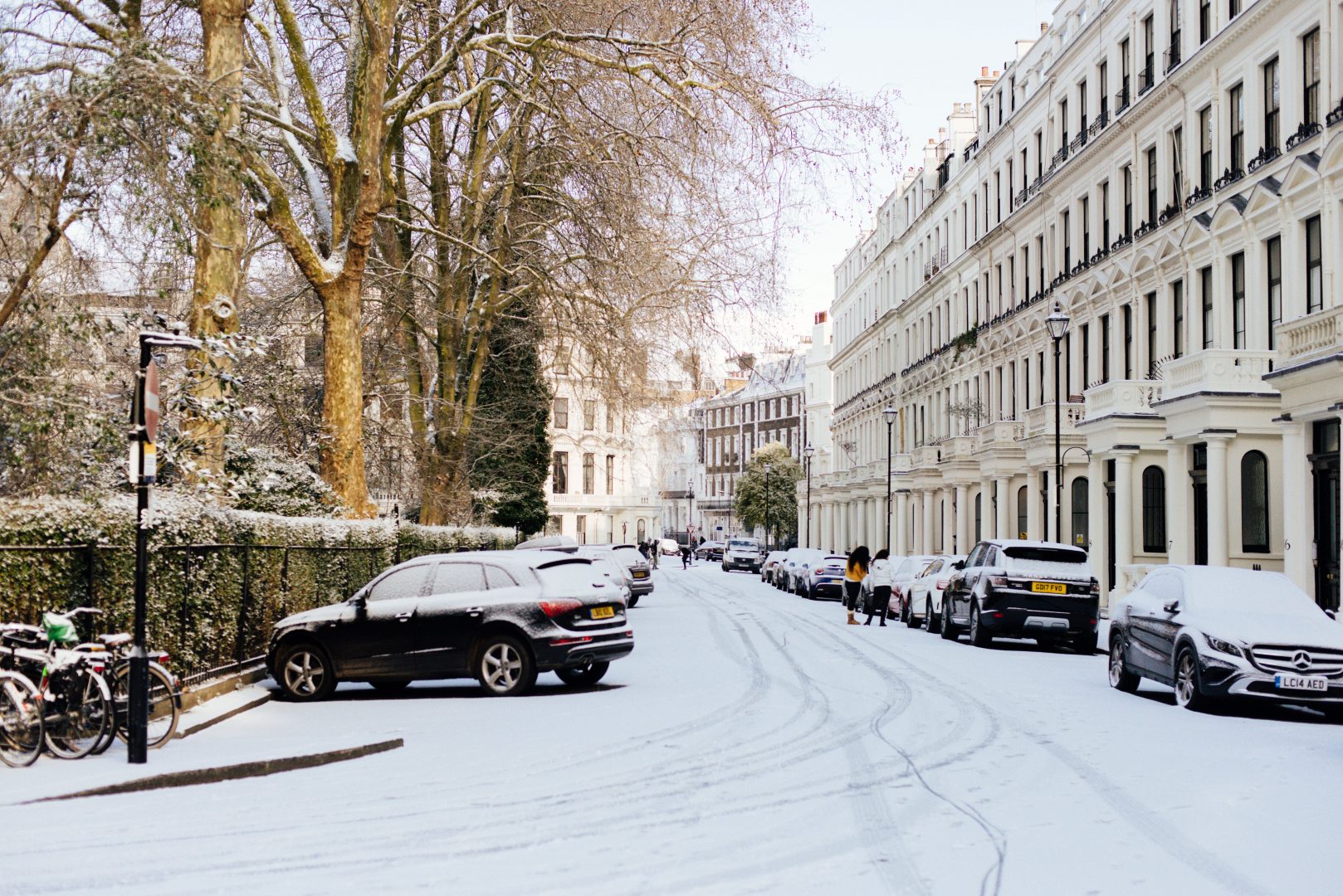 winter snow covering roads and houses in London.